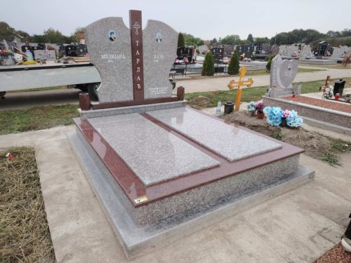 Izrada nadgrobnih spomenika od mermera i granita na teritoriji cele Srbije.U ponudi je izrada grobnica, kripti i spomenika po meri, sa mogućnošću izrade različitih oblika i dekorativnih motiva.Posebno smo prisutni na teritoriji Beograda, Stare Pazove, Nove Pazove, Ugrinovaca, Inđije, Surčina, Dobanovaca i Šimanovaca, kao i u ostalim mestima širom Srbije.Garantujemo kvalitetnu izradu, dugotrajne materijale i povoljne cene, uz profesionalan pristup i pažnju posvećenu svakom detalju.