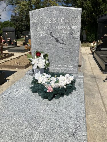 Izrada nadgrobnih spomenika od mermera i granita na teritoriji cele Srbije.U ponudi je izrada grobnica, kripti i spomenika po meri, sa mogućnošću izrade različitih oblika i dekorativnih motiva.Posebno smo prisutni na teritoriji Beograda, Stare Pazove, Nove Pazove, Ugrinovaca, Inđije, Surčina, Dobanovaca i Šimanovaca, kao i u ostalim mestima širom Srbije.Garantujemo kvalitetnu izradu, dugotrajne materijale i povoljne cene, uz profesionalan pristup i pažnju posvećenu svakom detalju.