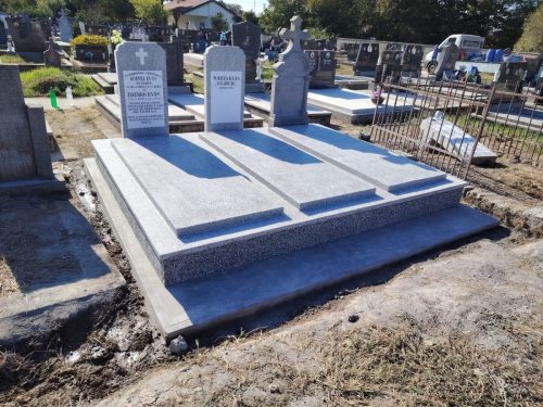 Izrada nadgrobnih spomenika od mermera i granita na teritoriji cele Srbije.U ponudi je izrada grobnica, kripti i spomenika po meri, sa mogućnošću izrade različitih oblika i dekorativnih motiva.Posebno smo prisutni na teritoriji Beograda, Stare Pazove, Nove Pazove, Ugrinovaca, Inđije, Surčina, Dobanovaca i Šimanovaca, kao i u ostalim mestima širom Srbije.Garantujemo kvalitetnu izradu, dugotrajne materijale i povoljne cene, uz profesionalan pristup i pažnju posvećenu svakom detalju.