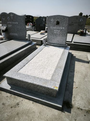 Izrada nadgrobnih spomenika za ljubimce na teritoriji cele Srbije.Posebno smo prisutni na teritoriji Beograda, Stare Pazove, Nove Pazove, Ugrinovaca, Inđije, Surčina, Dobanovaca i Šimanovaca, kao i u ostalim mestima širom Srbije.Garantujemo kvalitetnu izradu, dugotrajne materijale i povoljne cene, uz profesionalan pristup i pažnju posvećenu svakom detalju.