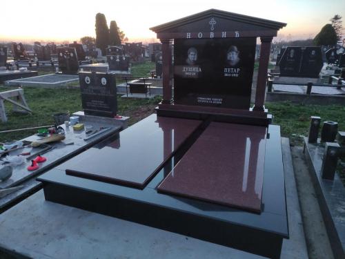  Izrada nadgrobnih spomenika od mermera i granita bilo da je u pitanju Beograd ili Srbija. Izrada grobnica. Izrada spomenika stara pazova, izrada spomenika Beobrad, Ugrinovci, Nova Pazova, Indjija, Surcin, Dobanovci, Simanovci Izrada kuhinja, povoljni spomenici i kripte, Motivi sa Anđelima. Kvalitetna izrada i najniže cene