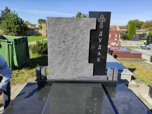  Izrada nadgrobnih spomenika od mermera i granita bilo da je u pitanju Beograd ili Srbija. Izrada grobnica. Izrada spomenika stara pazova, izrada spomenika Beobrad, Ugrinovci, Nova Pazova, Indjija, Surcin, Dobanovci, Simanovci Izrada kuhinja, povoljni spomenici i kripte, Motivi sa Anđelima. Kvalitetna izrada i najniže cene