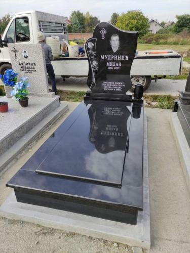  Izrada nadgrobnih spomenika od mermera i granita bilo da je u pitanju Beograd ili Srbija. Izrada grobnica. Izrada spomenika stara pazova, izrada spomenika Beobrad, Ugrinovci, Nova Pazova, Indjija, Surcin, Dobanovci, Simanovci Izrada kuhinja, povoljni spomenici i kripte, Motivi sa Anđelima. Kvalitetna izrada i najniže cene