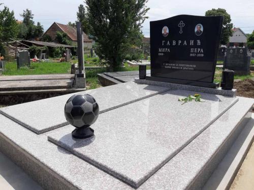  Izrada nadgrobnih spomenika od mermera i granita bilo da je u pitanju Beograd ili Srbija. Izrada grobnica. Izrada spomenika stara pazova, izrada spomenika Beobrad, Ugrinovci, Nova Pazova, Indjija, Surcin, Dobanovci, Simanovci Izrada kuhinja, povoljni spomenici i kripte, Motivi sa Anđelima. Kvalitetna izrada i najniže cene