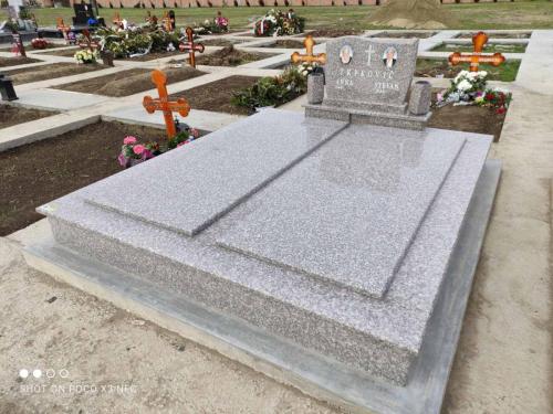 Kamenorezac Stara Pazova, izrada proizvoda od mermera, spomenici, kosturnice, urbani mobilijar, stepenice, sankovi, enterijer od kamena, eksterijer od kamena, prirodni i vestacki kamen