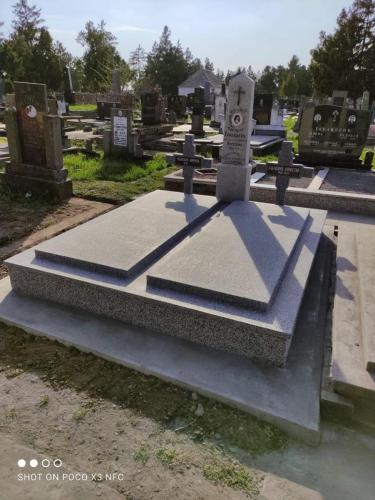  Izrada nadgrobnih spomenika od mermera i granita bilo da je u pitanju Beograd ili Srbija. Izrada grobnica. Izrada spomenika stara pazova, izrada spomenika Beobrad, Ugrinovci, Nova Pazova, Indjija, Surcin, Dobanovci, Simanovci Izrada kuhinja, povoljni spomenici i kripte, Motivi sa Anđelima. Kvalitetna izrada i najniže cene