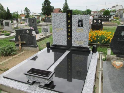  Izrada nadgrobnih spomenika od mermera i granita bilo da je u pitanju Beograd ili Srbija. Izrada grobnica. Izrada spomenika stara pazova, izrada spomenika Beobrad, Ugrinovci, Nova Pazova, Indjija, Surcin, Dobanovci, Simanovci Izrada kuhinja, povoljni spomenici i kripte, Motivi sa Anđelima. Kvalitetna izrada i najniže cene