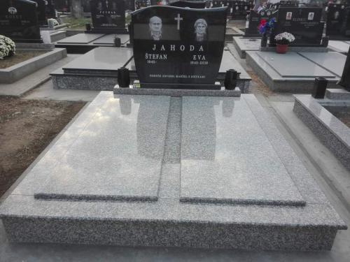  Izrada nadgrobnih spomenika od mermera i granita bilo da je u pitanju Beograd ili Srbija. Izrada grobnica. Izrada spomenika stara pazova, izrada spomenika Beobrad, Ugrinovci, Nova Pazova, Indjija, Surcin, Dobanovci, Simanovci Izrada kuhinja, povoljni spomenici i kripte, Motivi sa Anđelima. Kvalitetna izrada i najniže cene