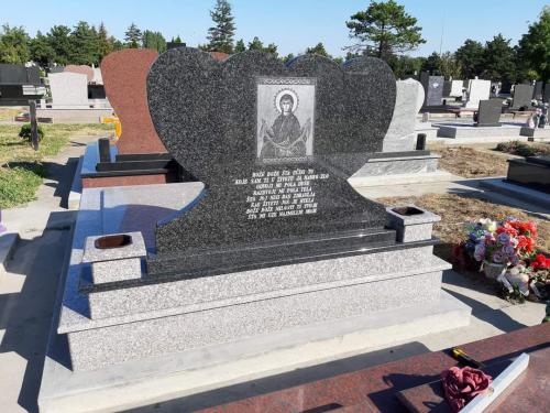  Izrada nadgrobnih spomenika od mermera i granita bilo da je u pitanju Beograd ili Srbija. Izrada grobnica. Izrada spomenika stara pazova, izrada spomenika Beobrad, Ugrinovci, Nova Pazova, Indjija, Surcin, Dobanovci, Simanovci Izrada kuhinja, povoljni spomenici i kripte, Motivi sa Anđelima. Kvalitetna izrada i najniže cene