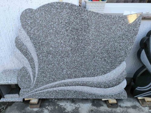 Izrada nadgrobnih spomenika od mermera i granita na teritoriji cele Srbije.U ponudi je izrada grobnica, kripti i spomenika po meri, sa mogućnošću izrade različitih oblika i dekorativnih motiva.Posebno smo prisutni na teritoriji Beograda, Stare Pazove, Nove Pazove, Ugrinovaca, Inđije, Surčina, Dobanovaca i Šimanovaca, kao i u ostalim mestima širom Srbije.Garantujemo kvalitetnu izradu, dugotrajne materijale i povoljne cene, uz profesionalan pristup i pažnju posvećenu svakom detalju.