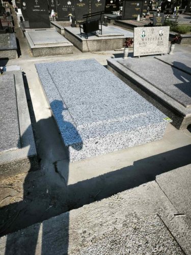 Izrada nadgrobnih spomenika za ljubimce na teritoriji cele Srbije.Posebno smo prisutni na teritoriji Beograda, Stare Pazove, Nove Pazove, Ugrinovaca, Inđije, Surčina, Dobanovaca i Šimanovaca, kao i u ostalim mestima širom Srbije.Garantujemo kvalitetnu izradu, dugotrajne materijale i povoljne cene, uz profesionalan pristup i pažnju posvećenu svakom detalju.