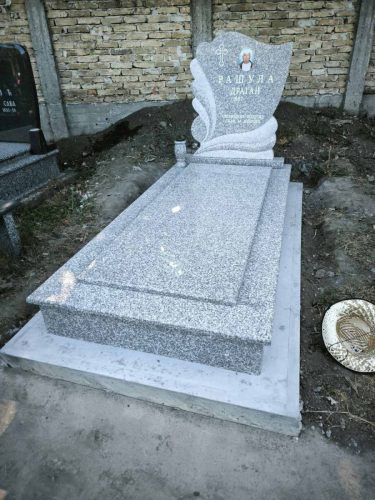 Izrada nadgrobnih spomenika za ljubimce na teritoriji cele Srbije.Posebno smo prisutni na teritoriji Beograda, Stare Pazove, Nove Pazove, Ugrinovaca, Inđije, Surčina, Dobanovaca i Šimanovaca, kao i u ostalim mestima širom Srbije.Garantujemo kvalitetnu izradu, dugotrajne materijale i povoljne cene, uz profesionalan pristup i pažnju posvećenu svakom detalju.