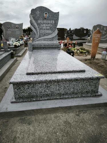 Izrada nadgrobnih spomenika za ljubimce na teritoriji cele Srbije.Posebno smo prisutni na teritoriji Beograda, Stare Pazove, Nove Pazove, Ugrinovaca, Inđije, Surčina, Dobanovaca i Šimanovaca, kao i u ostalim mestima širom Srbije.Garantujemo kvalitetnu izradu, dugotrajne materijale i povoljne cene, uz profesionalan pristup i pažnju posvećenu svakom detalju.