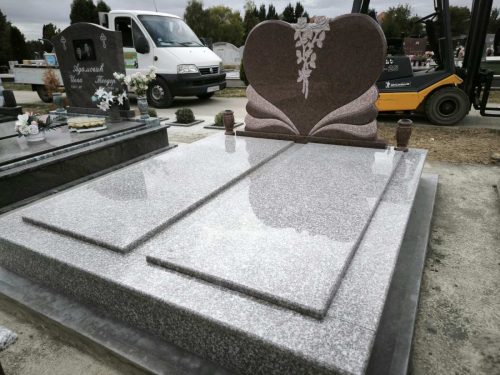 Izrada nadgrobnih spomenika za ljubimce na teritoriji cele Srbije.Posebno smo prisutni na teritoriji Beograda, Stare Pazove, Nove Pazove, Ugrinovaca, Inđije, Surčina, Dobanovaca i Šimanovaca, kao i u ostalim mestima širom Srbije.Garantujemo kvalitetnu izradu, dugotrajne materijale i povoljne cene, uz profesionalan pristup i pažnju posvećenu svakom detalju.
