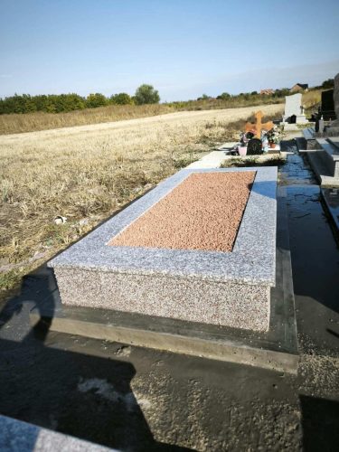 Izrada nadgrobnih spomenika za ljubimce na teritoriji cele Srbije.Posebno smo prisutni na teritoriji Beograda, Stare Pazove, Nove Pazove, Ugrinovaca, Inđije, Surčina, Dobanovaca i Šimanovaca, kao i u ostalim mestima širom Srbije.Garantujemo kvalitetnu izradu, dugotrajne materijale i povoljne cene, uz profesionalan pristup i pažnju posvećenu svakom detalju.